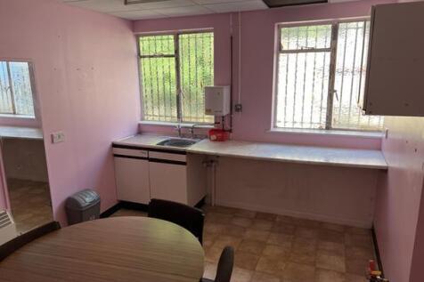Retail Property (high street) to rent Image 4