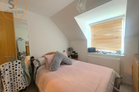 Central Road, Worcester Park, Greater London photo 3