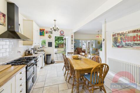 Kitchen/ Living area