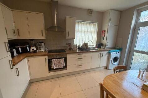 Kitchen / Dining Area