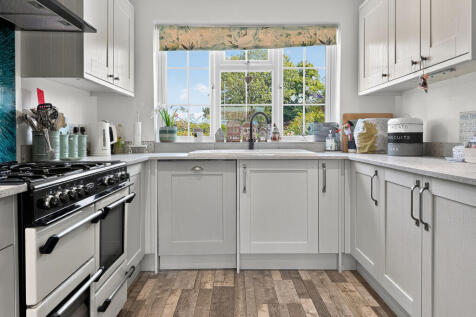 Modern Fitted Kitchen