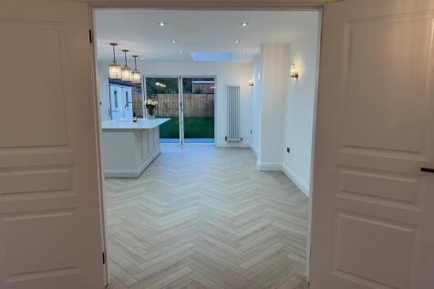 Through to kitche...