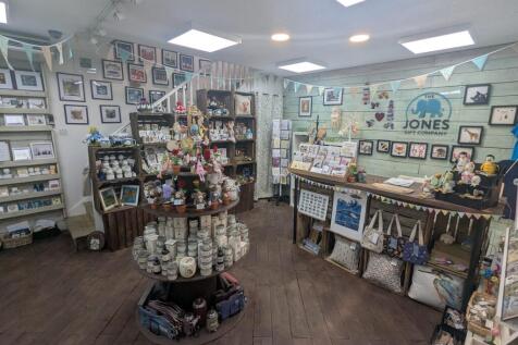 Retail Property (high street) to rent Image 5