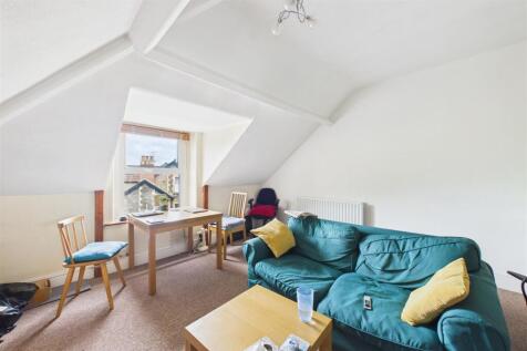 Living room 3.jpg
