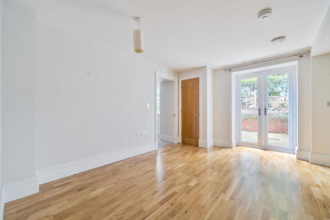 1376315-17-690c86...