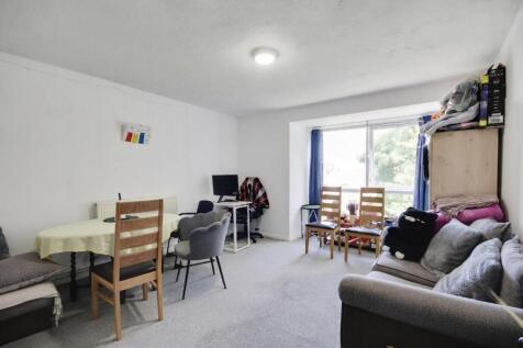 Lounge 1.jpg