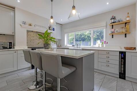 Impressive Kitchen/ Breakfast Room