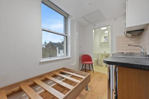 FBL - Flat 14, 132 Shepherds Bush Road - 3 (1).jpg