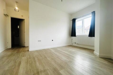 LOUNGE KITCHENETTE