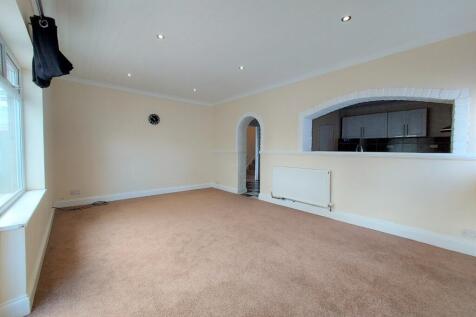 Rochester Road, Gravesend, Kent, DA12 photo 3