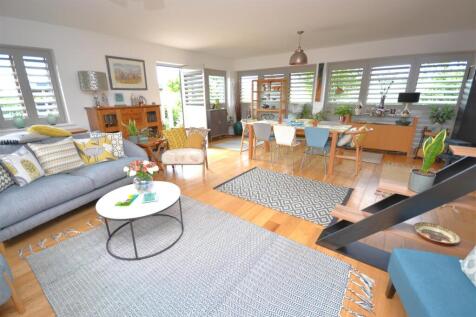 Living/Dining/Kitchen (30'x 22')