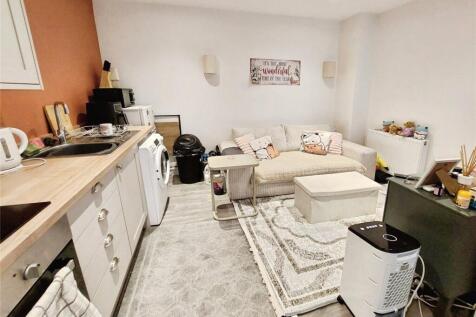 Lounge/Kitchen