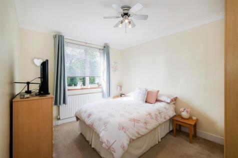 37 Knebworth Avenue-6.jpg