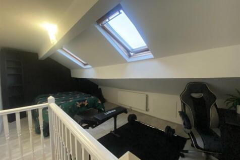 ATTIC BEDROOM.jpg