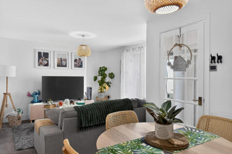 Sitting/Dining Room