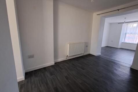 Commercial Row, Pembroke Dock, Pembrokeshire photo 5