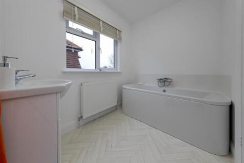 nicholas james neville ave bed ensuite 1.jpg