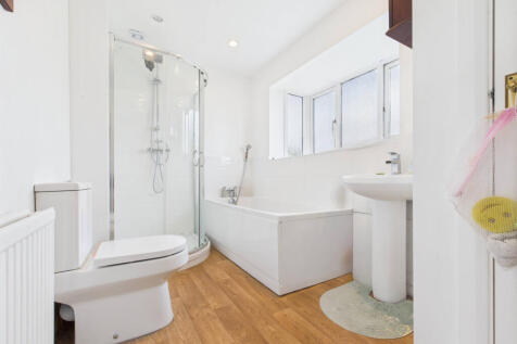 CAM01354G0-PR0548-STILL022