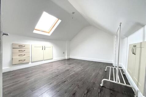 2 Bedroom Split Level Flat To Let, Forest Road, Walthamstow, E17 - £1700 PCM photo 5