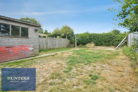 REAR GARDEN 03.jpg