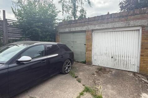 GARAGE 1.jpg