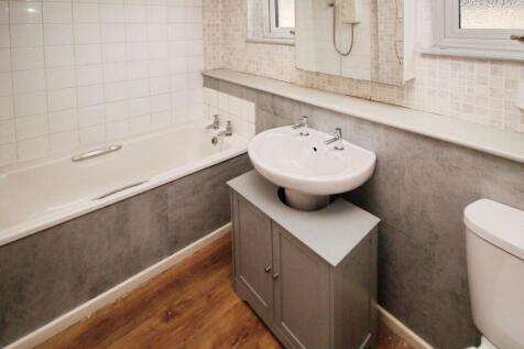 Rowarth Avenue, Glossop, Derbyshire, SK13 photo 4