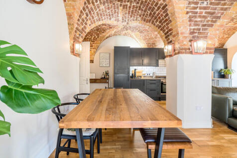 1354053-3-68cd56f...