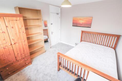 21 Esher Drive-22.jpg