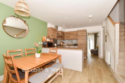 Kitchen/ Dining Room