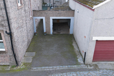 Leaf-Free Urban Courtyard.png