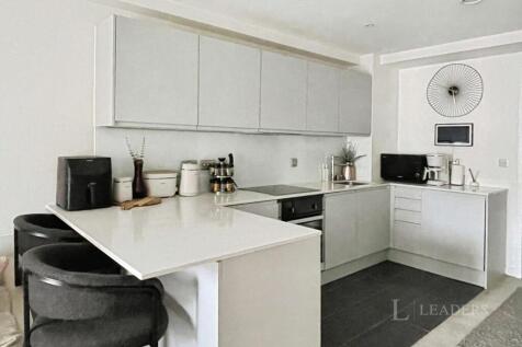 Apt 420, Block C, 14 Hulme Street, M5 photo 4