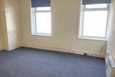 LOUNGE / BEDROOM