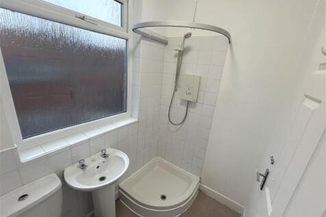 Shower room 2.jpg