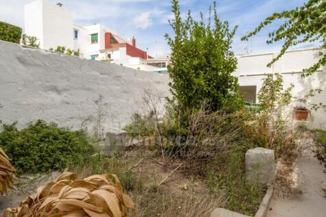 House with garden in the historic centre of Mahón