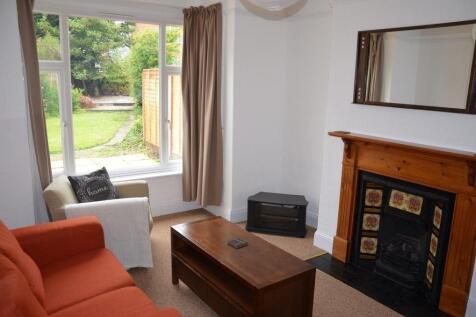 Available in SEPT  2027 - 4 Rooms in Bransford Road photo 3