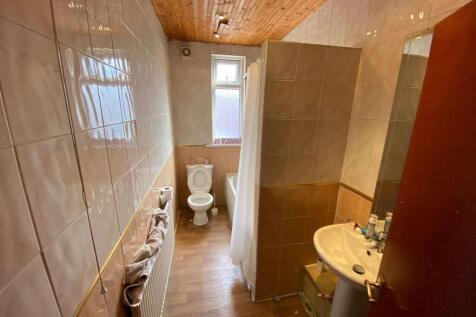 A clean and well-maintained bathroom with good ...