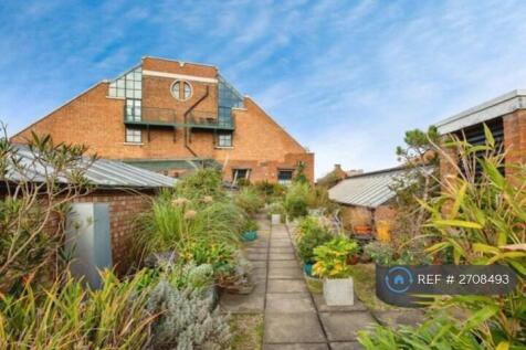 Communal Roof Terrace 