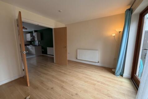 Great Mead, Chippenham, SN15 3GS photo 5