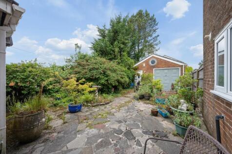 12 Ashfield Grove External-1.jpg