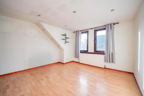 1D Roberts Street Forfar-5.JPG