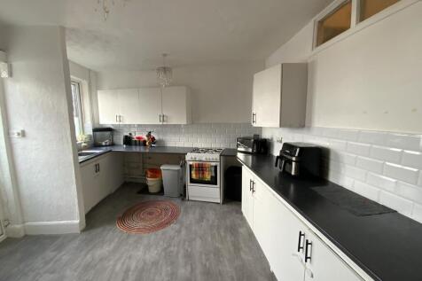 Elm Parade Flats, Elm Park Avenue, Hornchurch, Havering photo 3