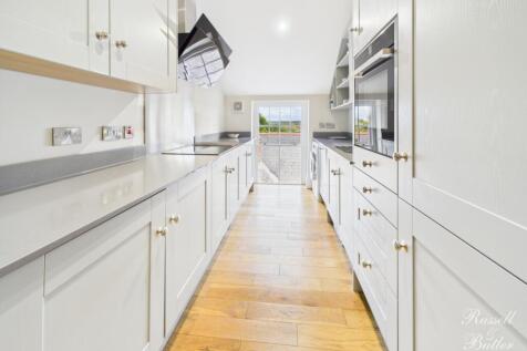 CAM02127G0-PR0349-STILL018