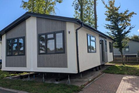 Exterior 3