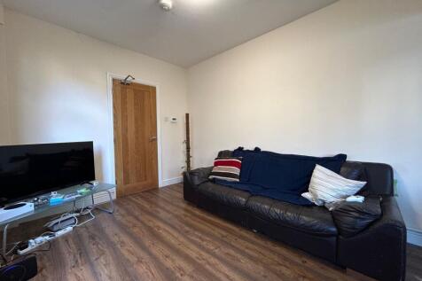 7-bed terraced on Lisvane Street, Cathays, £3,675/mo