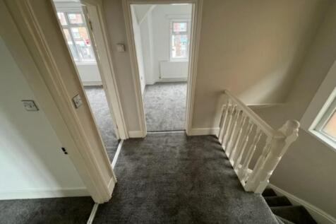 Sewardstone Road, Waltham Abbey photo 3