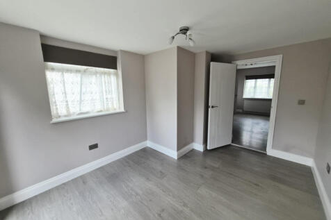 Goldsmith Lane, London, NW9 photo 4