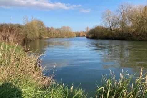 Surrounding area - River Thames