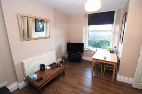 4-bed flat on Flat 3, 21 Pickmere Road, S10, £507/mo