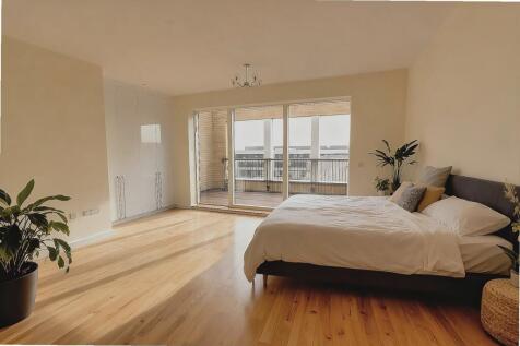 Master bedroom(1)