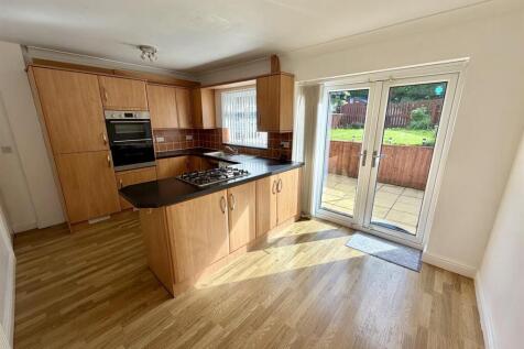 Commonside, Batley photo 4